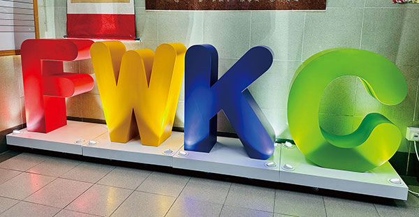 �����J��